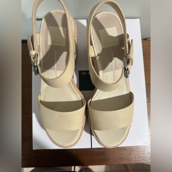 Dolce Vita Ella Platform Heel - Picture 2 of 8